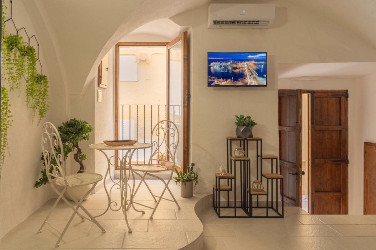Romantic Centro Storico Apartment *